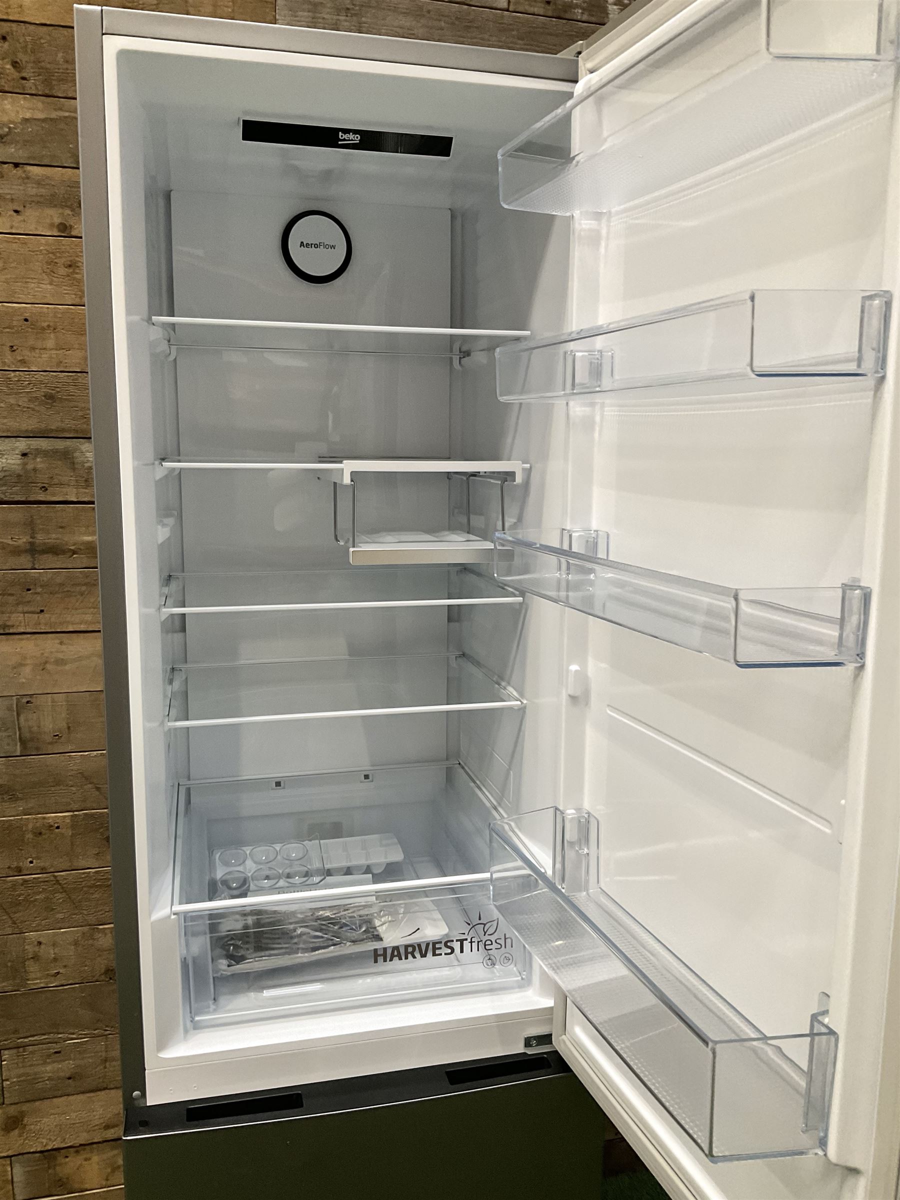 BEKO HarvestFresh tall fridge freezer in grey - Image 3 of 4