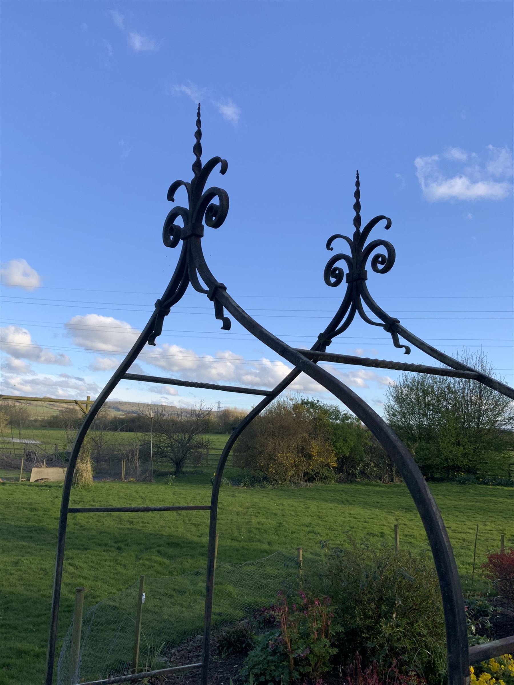 Bespoke wrought iron garden rose arbour - Image 2 of 3