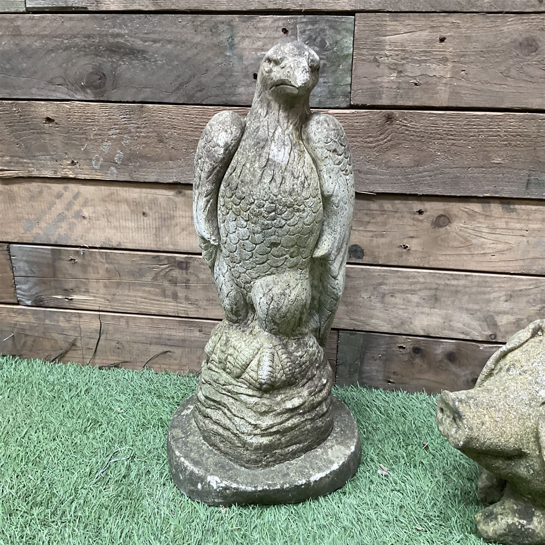 Cast stone pig and eagle garden ornaments - Image 2 of 3