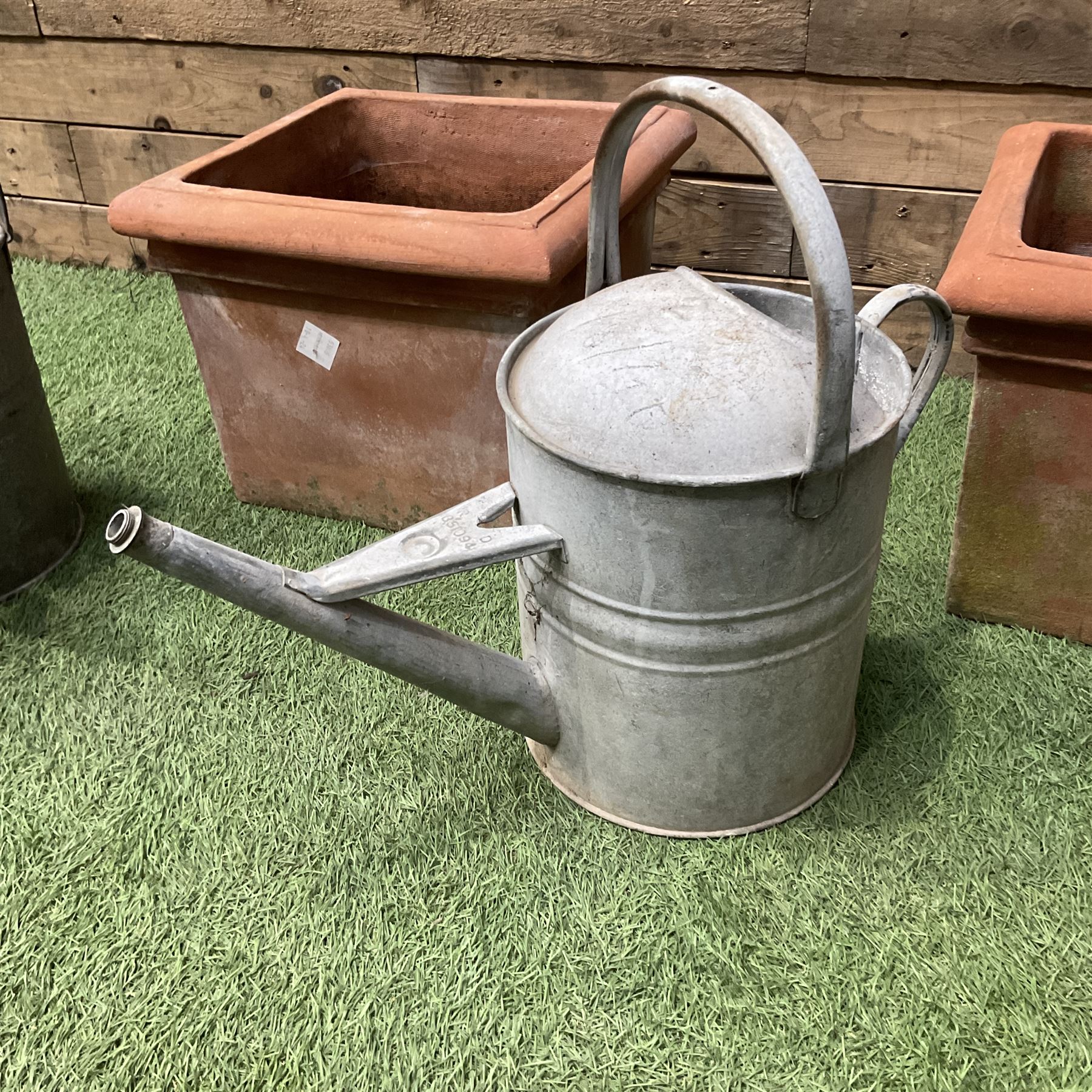 Galvanised watering cans and terracotta plant pots - Image 4 of 5