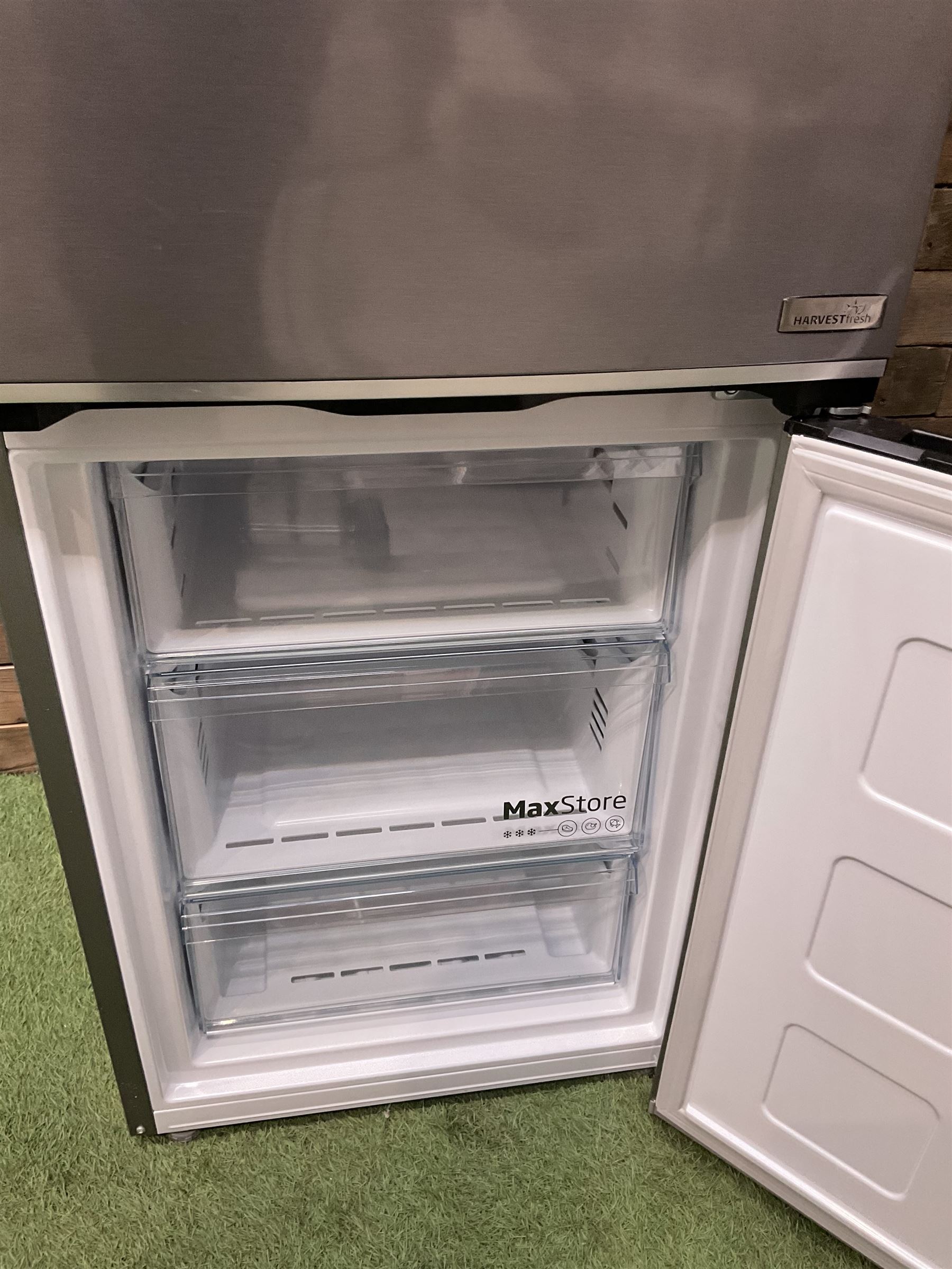 BEKO HarvestFresh tall fridge freezer in grey - Image 4 of 4