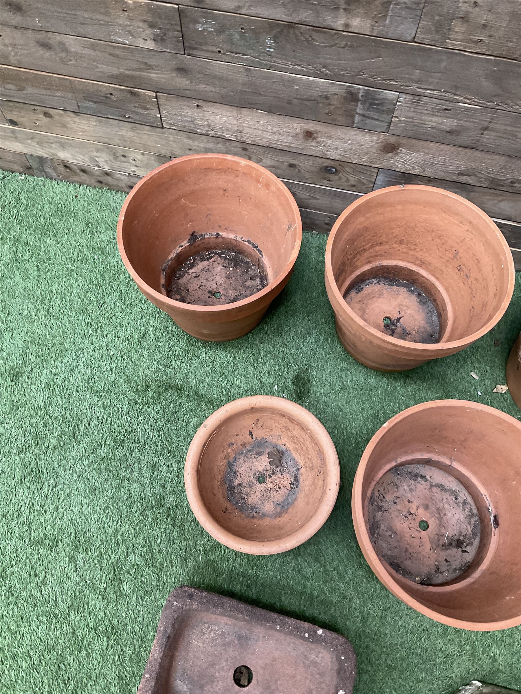 Set of five terracotta planters - Image 4 of 5