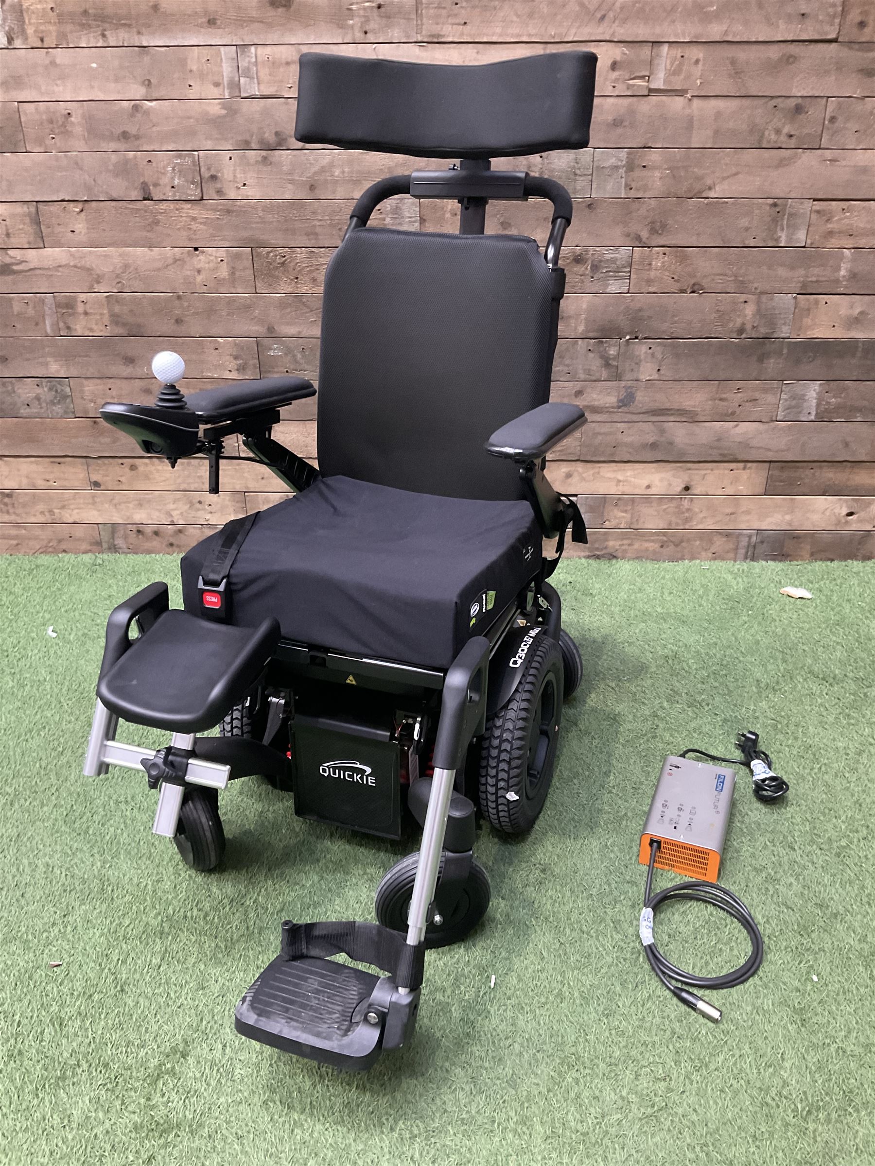 Quickie Q399M Mini mobility chair