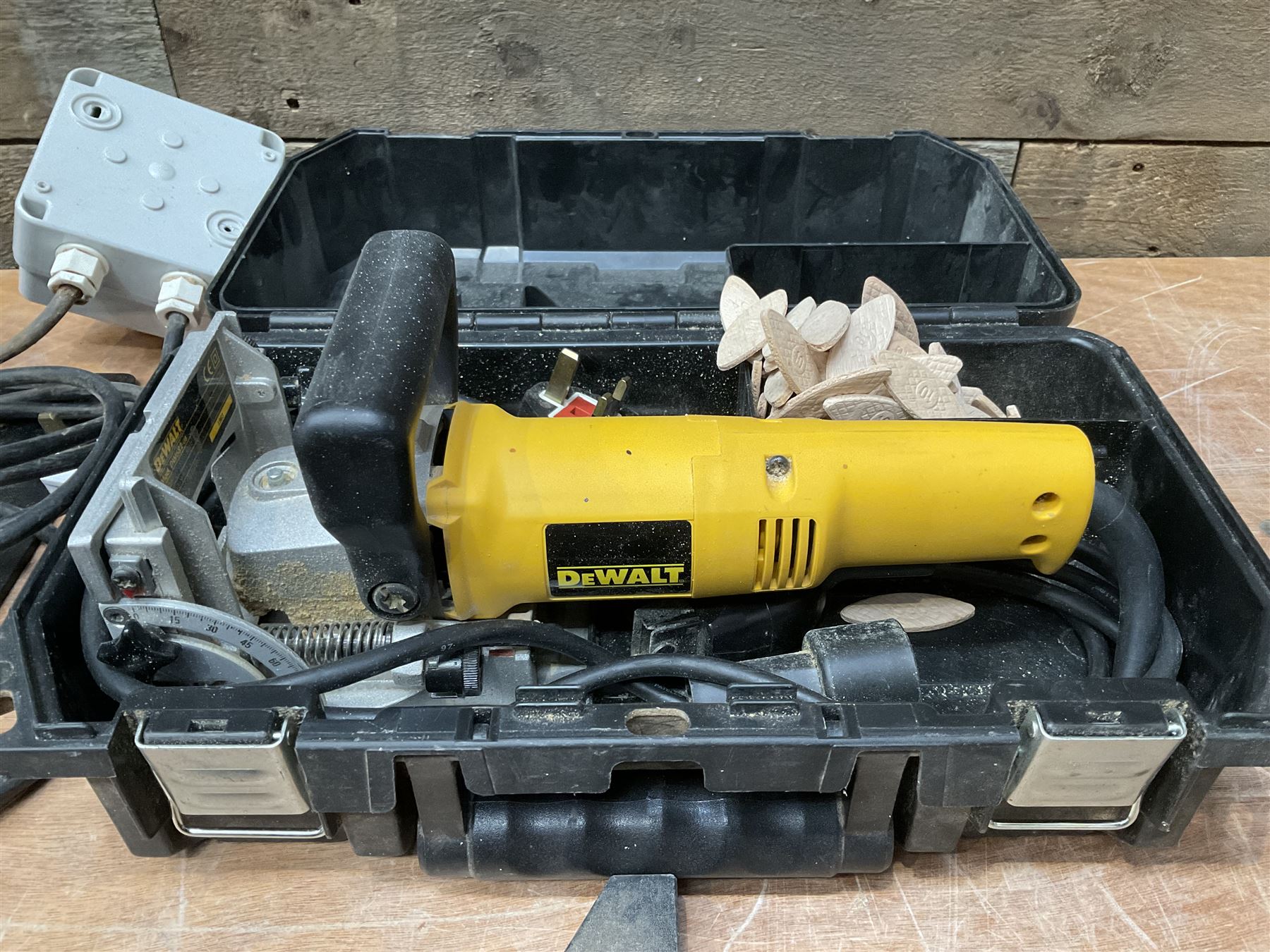 Bosch GOH 1700 ACE router and DeWalt biscuiter - Bild 3 aus 3