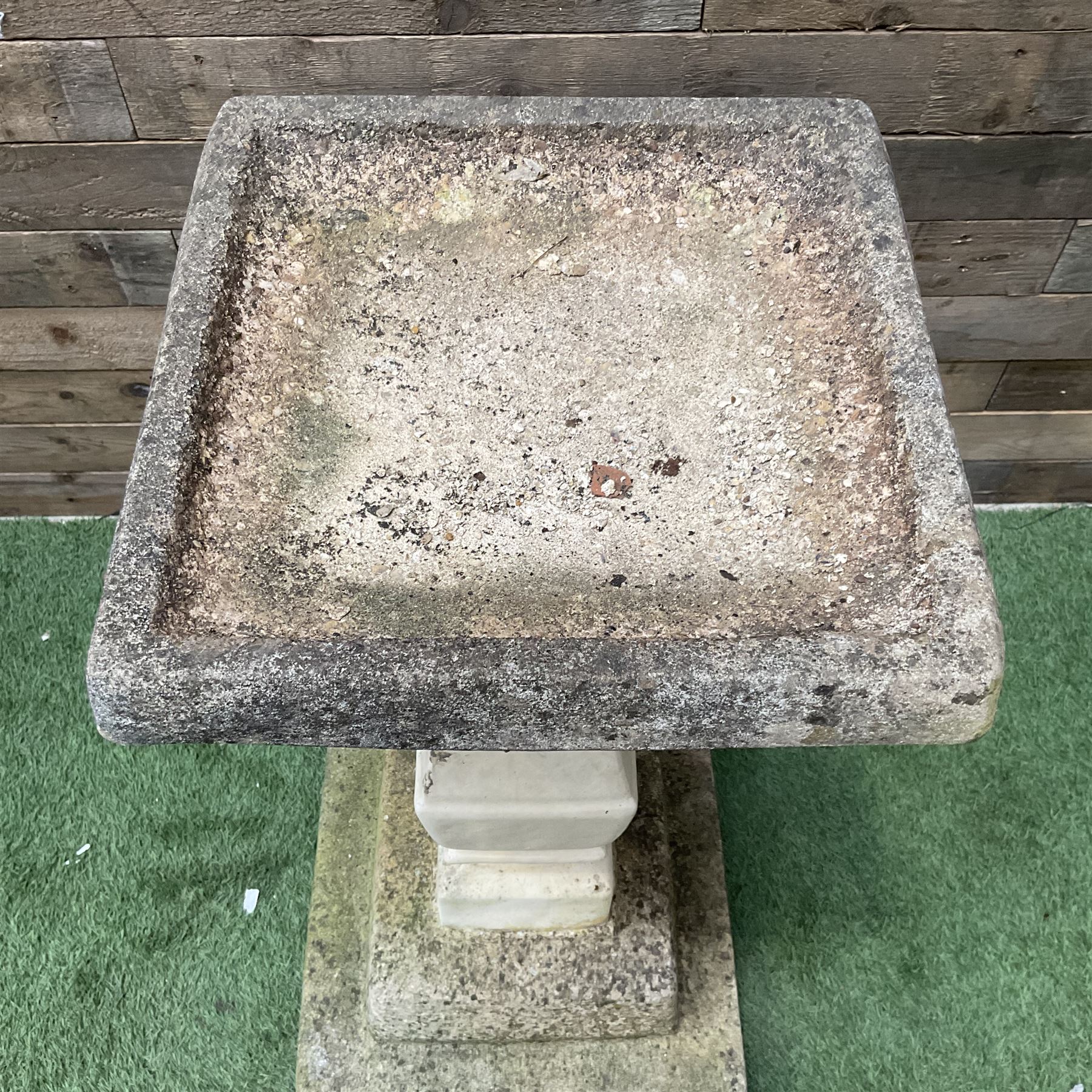 Two section cast stone birdbath - Image 3 of 4