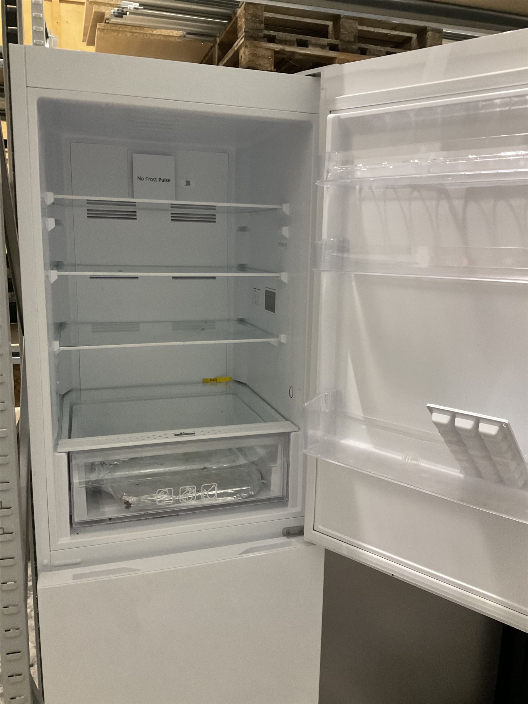 Hoover 6182W5KN fridge freezer - THIS LOT IS TO BE COLLECTED BY APPOINTMENT FROM DUGGLEBY STORAGE - Image 3 of 3