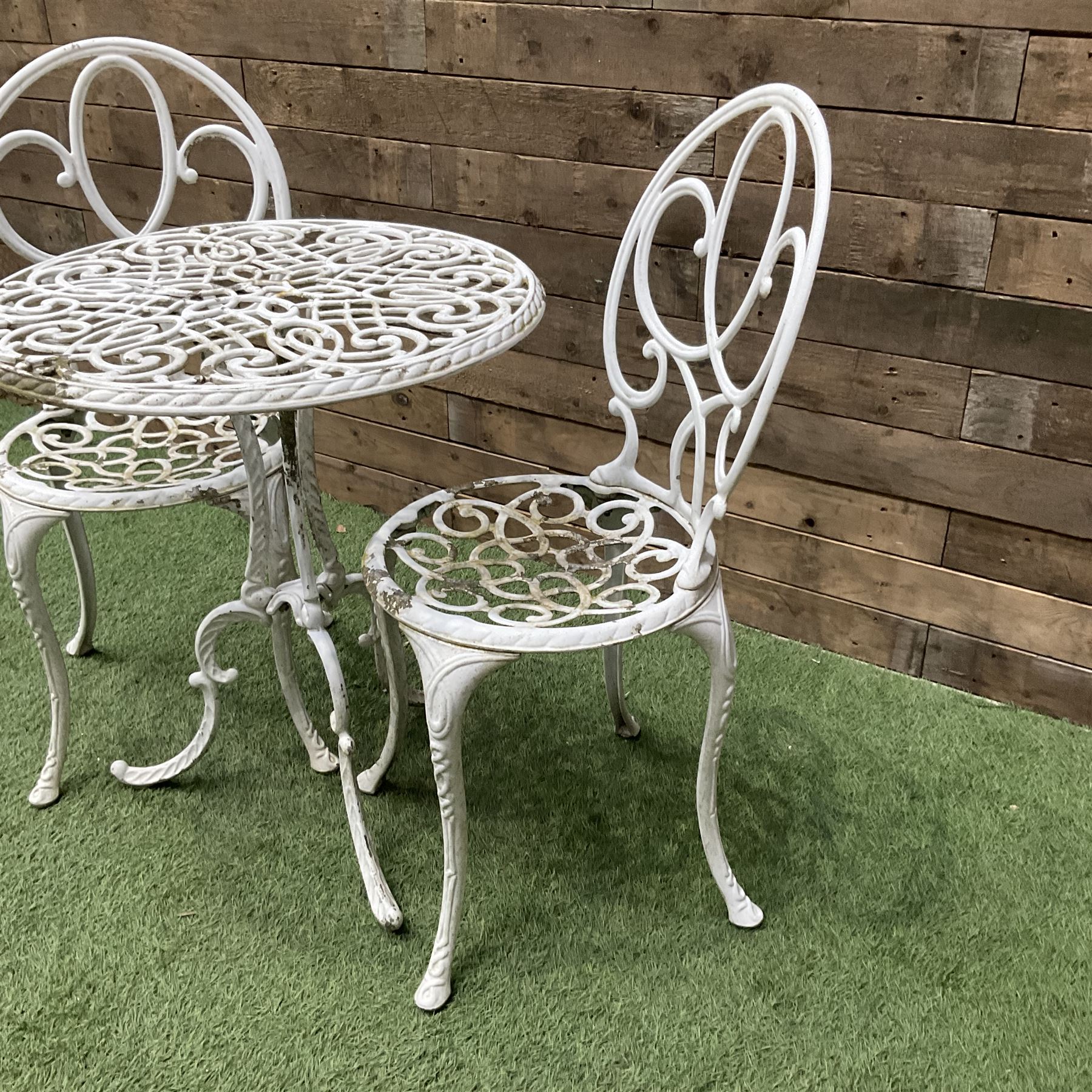Cast aluminium garden table and two chairs painted in white - Image 2 of 3