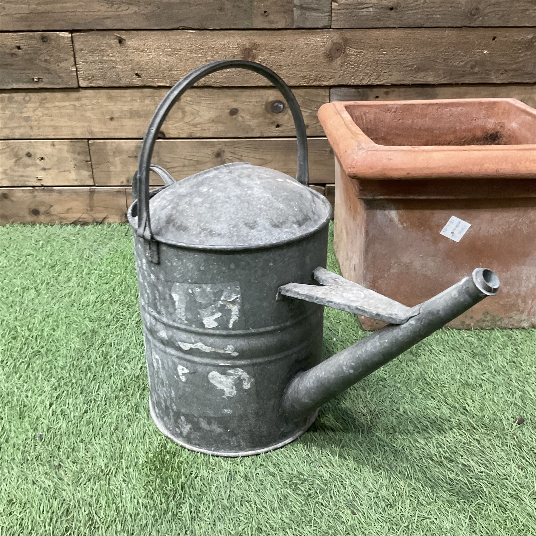 Galvanised watering cans and terracotta plant pots - Image 5 of 5