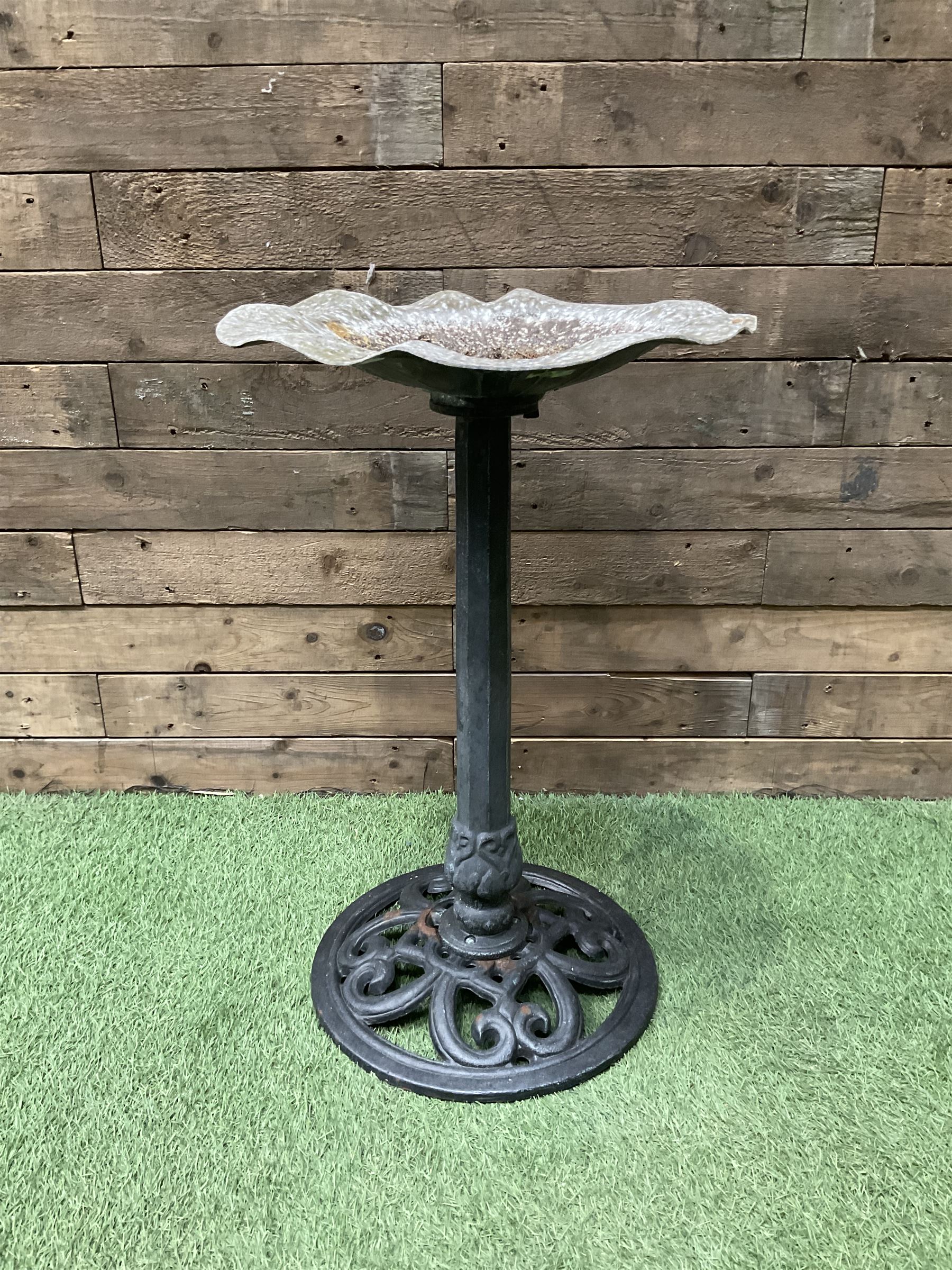 Painted aluminium bird bath with cast iron base