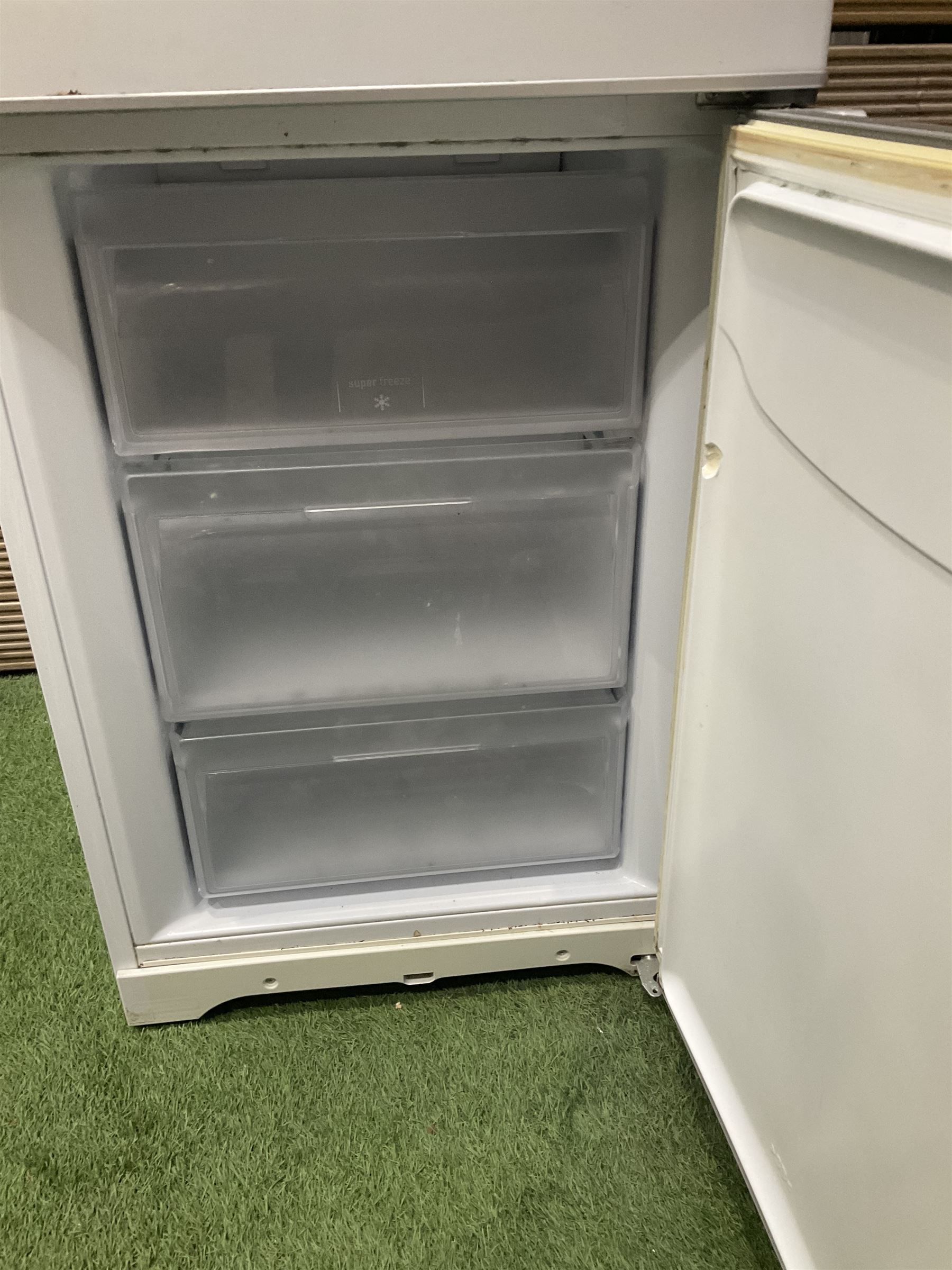 Hotpoint FF175M fridge freezer - THIS LOT IS TO BE COLLECTED BY APPOINTMENT FROM DUGGLEBY STORAGE - Image 3 of 3