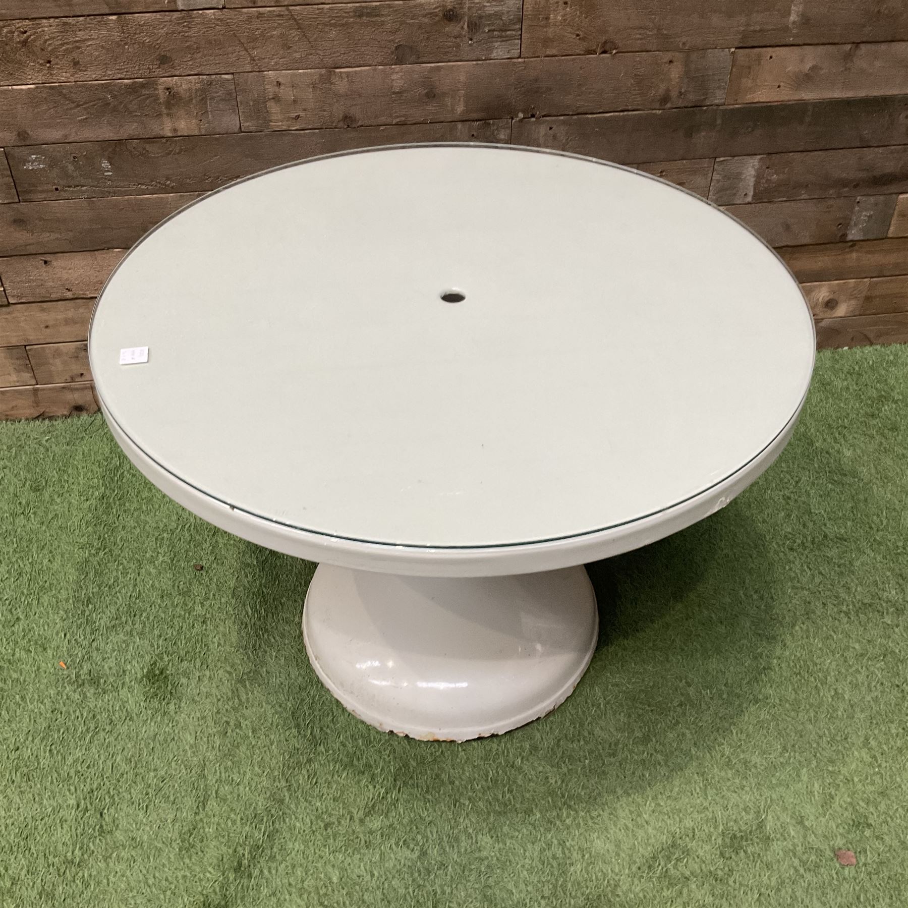 Circular white painted pedestal table with glass top - Image 3 of 5