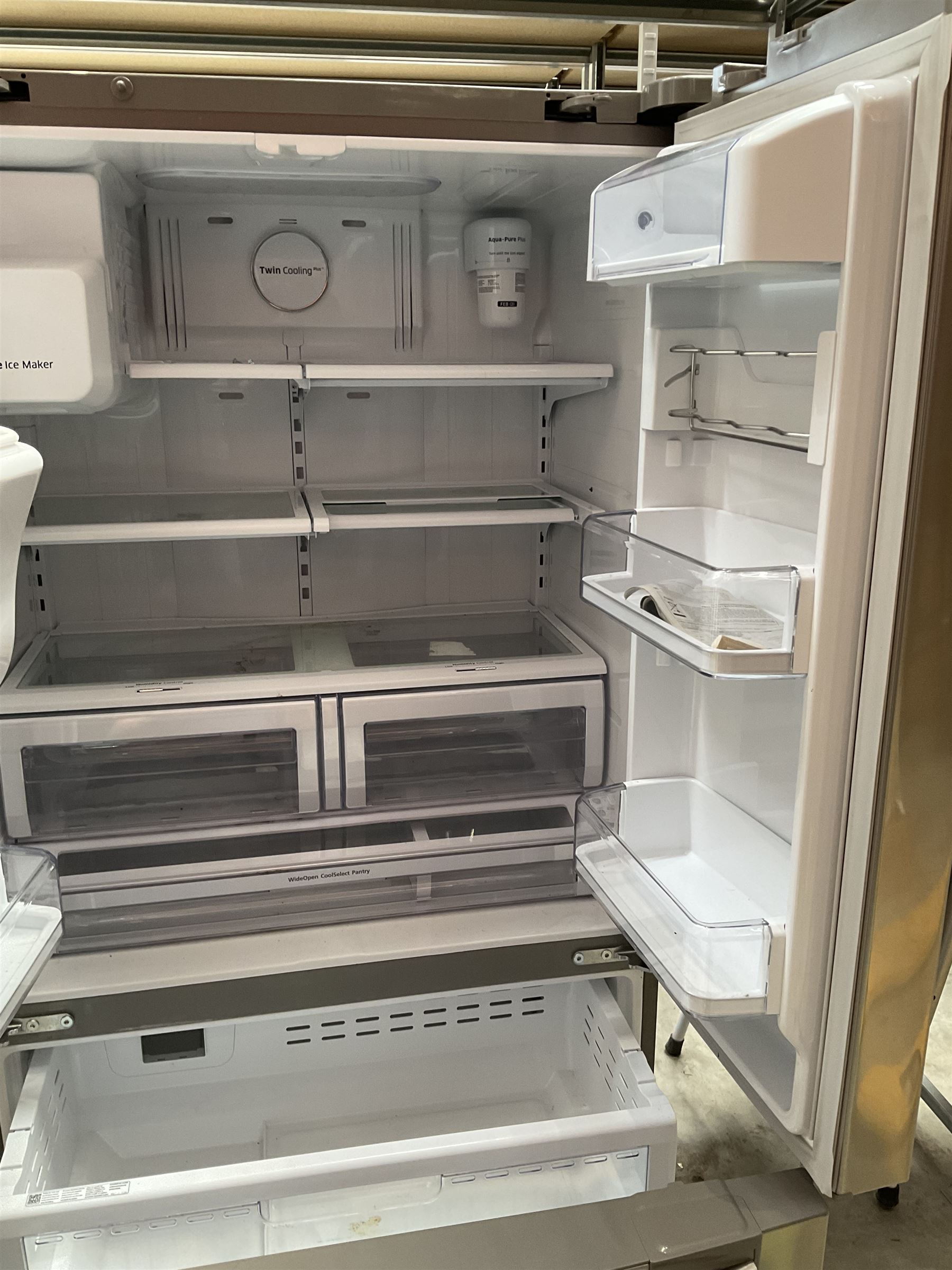 Samsung RFG23UERS American style fridge freezer with ice maker - Image 3 of 5