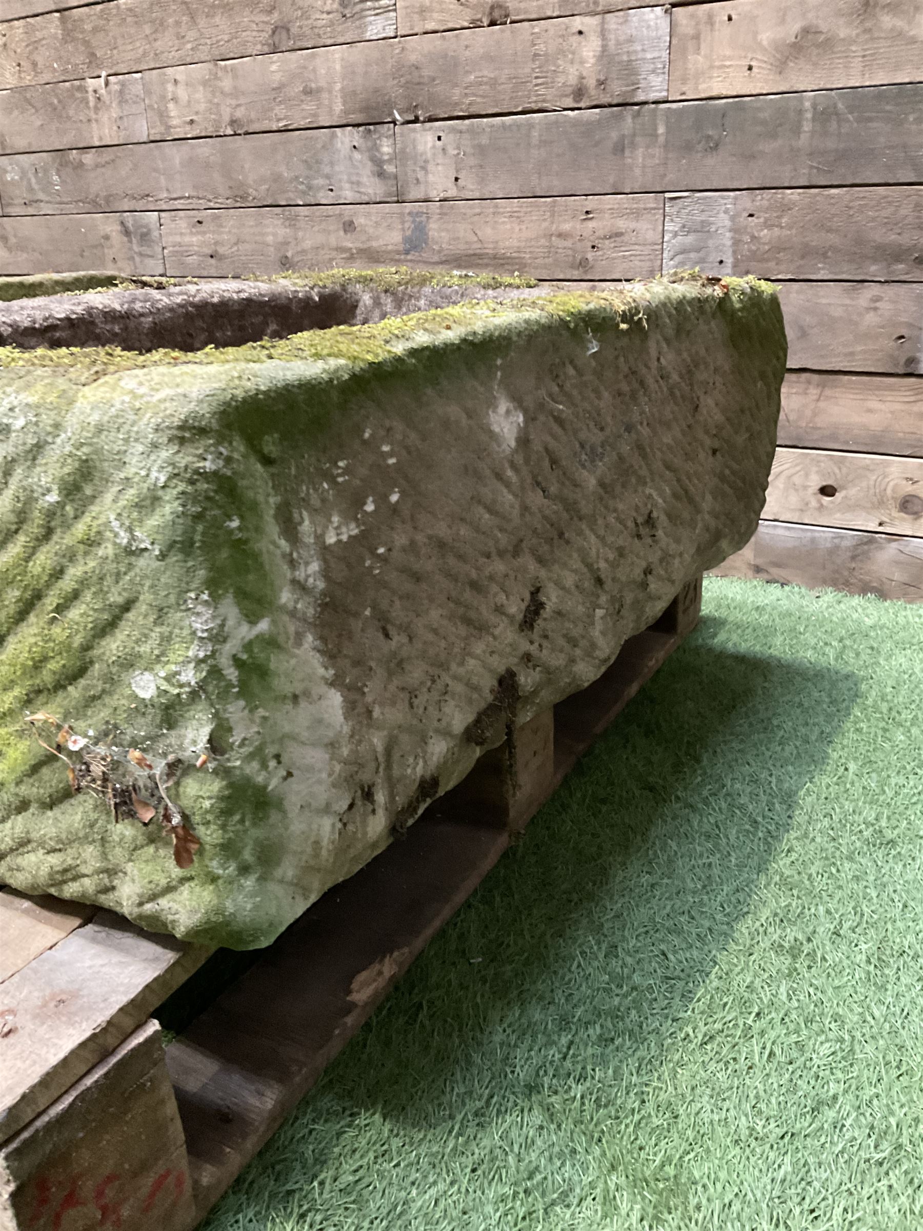 19th century hand hewn rectangular stone trough - THIS LOT IS TO BE COLLECTED BY APPOINTMENT FROM DU - Image 4 of 4