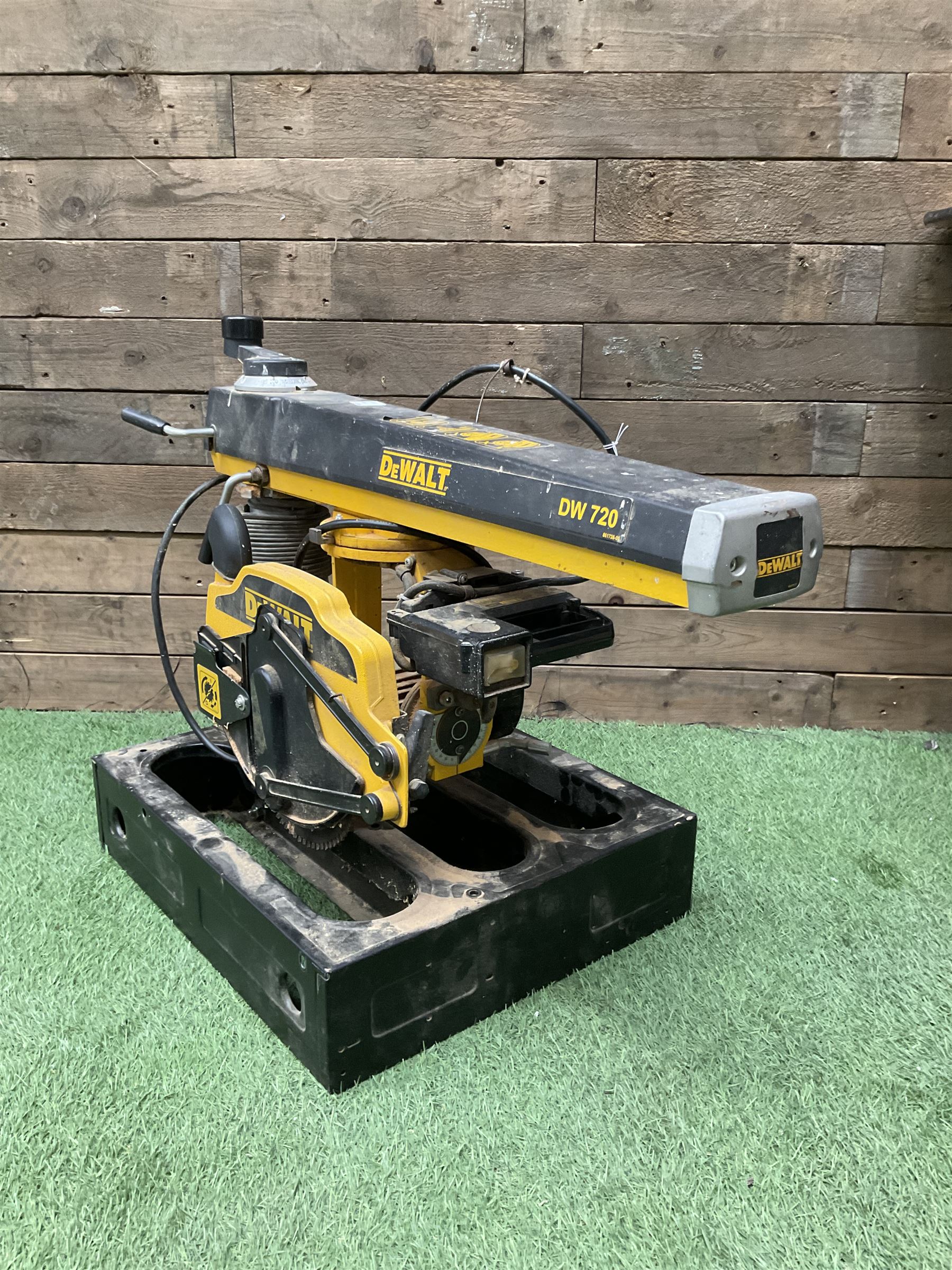 DeWalt DW720 radial arm saw