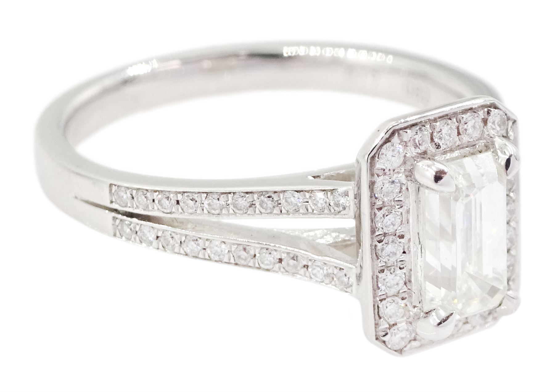 18ct white gold emerald cut and round brilliant cut diamond cluster ring - Image 3 of 5