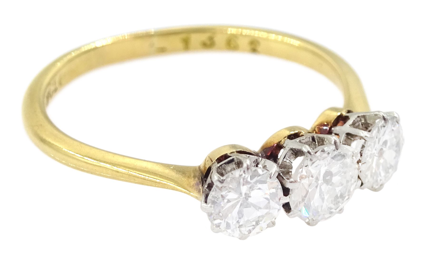 18ct gold three stone transitional cut diamond ring - Image 3 of 4