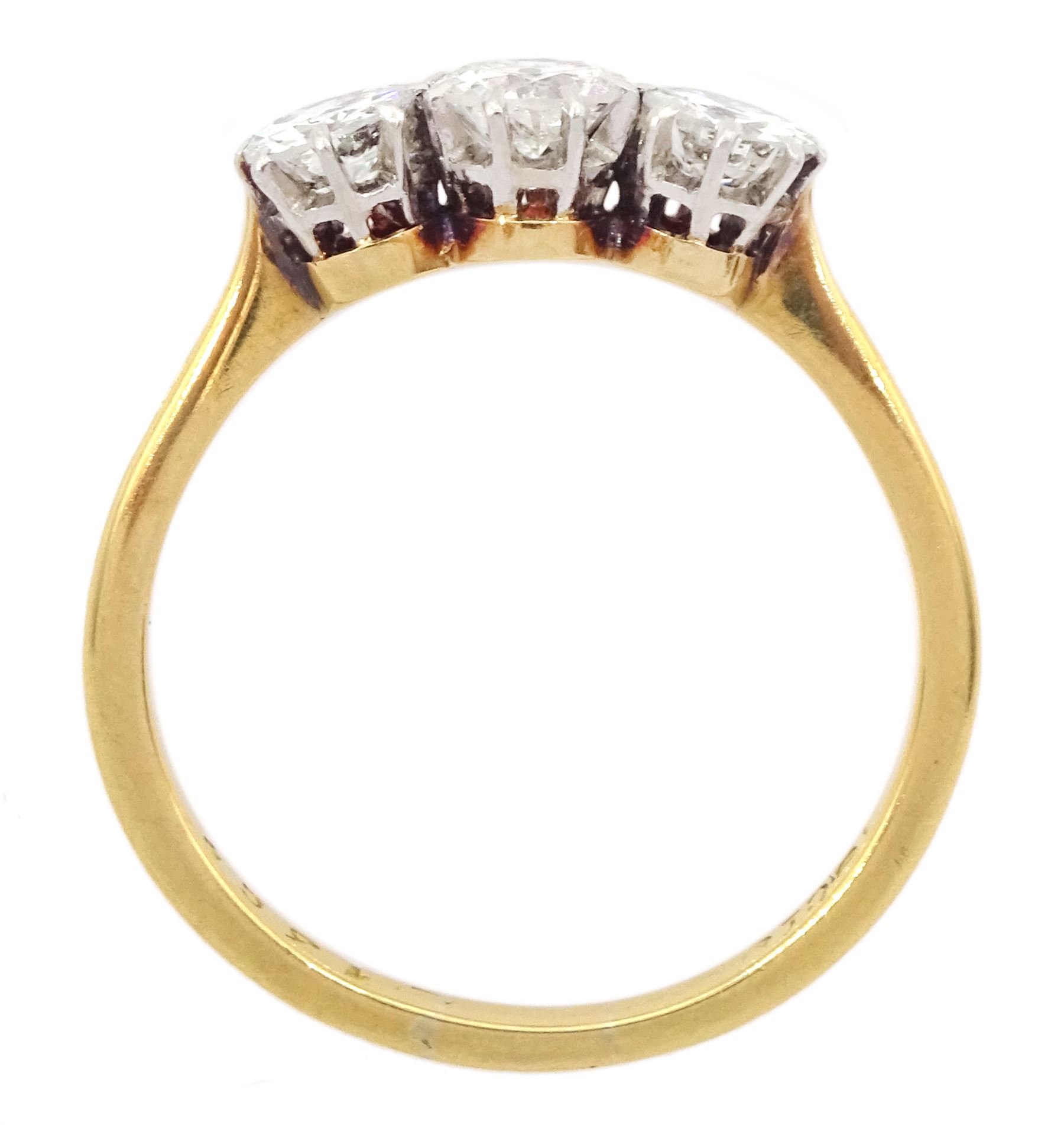 18ct gold three stone transitional cut diamond ring - Image 4 of 4