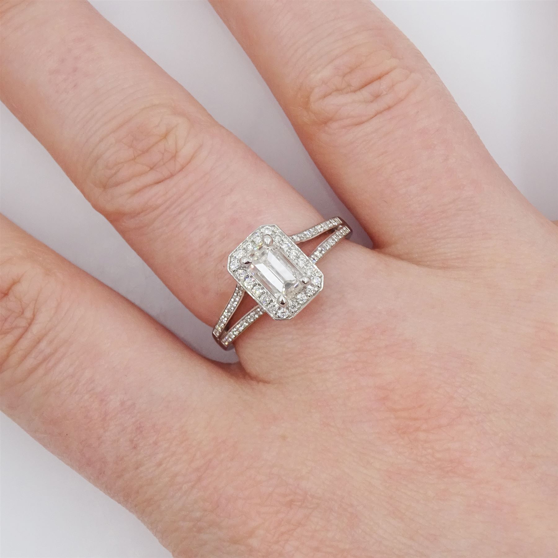 18ct white gold emerald cut and round brilliant cut diamond cluster ring - Image 2 of 5