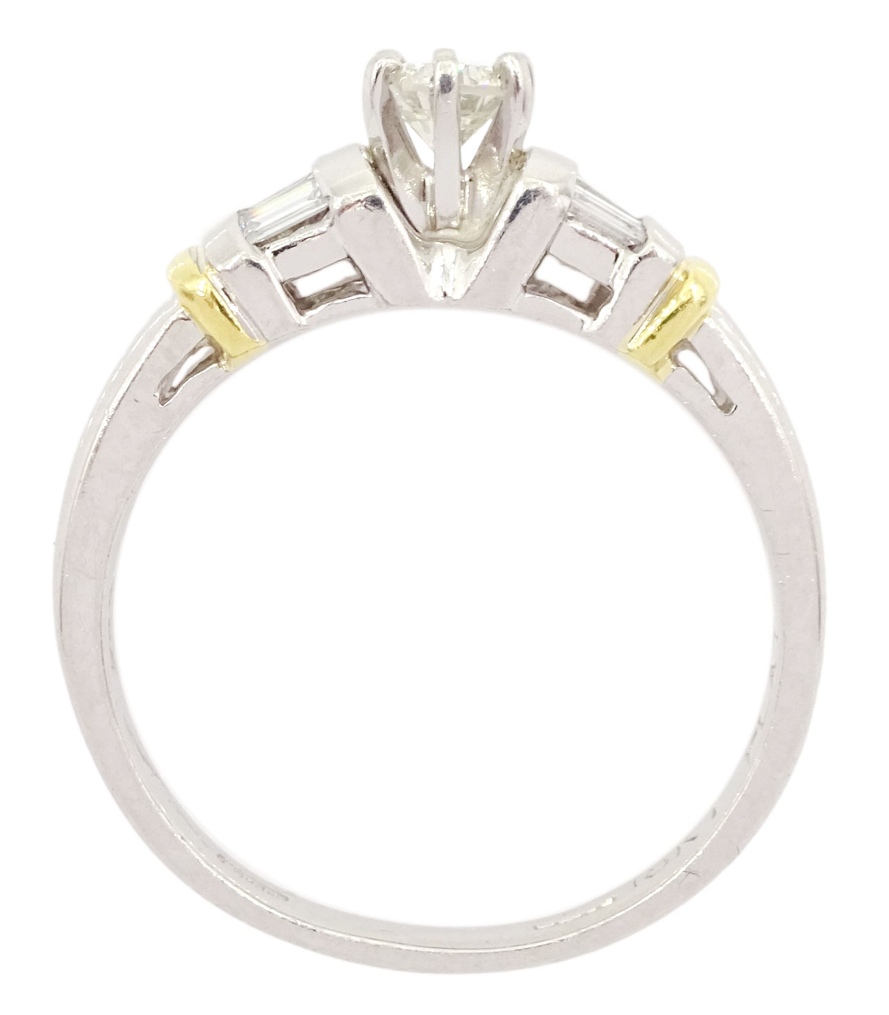 Platinum and 18ct gold single stone round brilliant cut diamond ring - Image 4 of 4