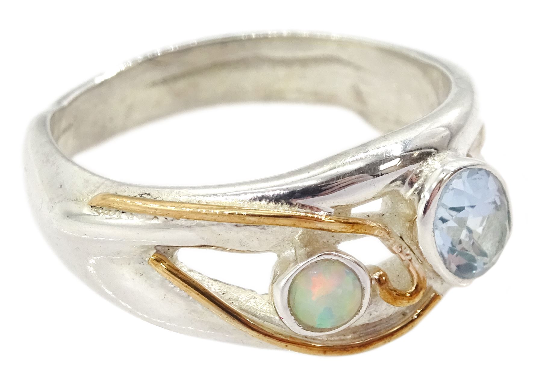 Silver and 14ct gold wire blue topaz and opal ring - Image 3 of 4