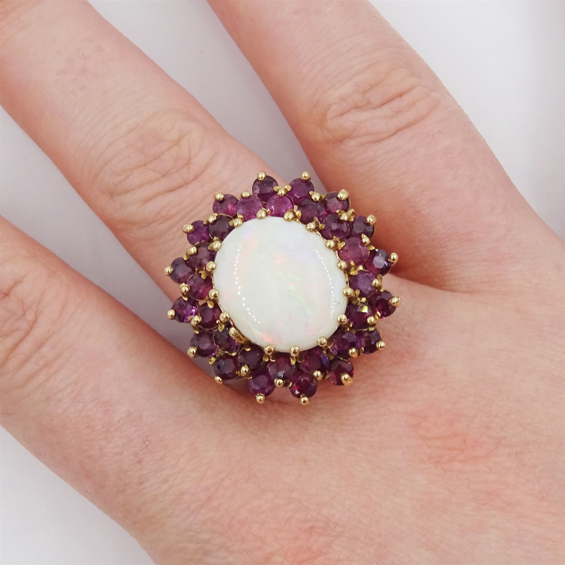 9ct gold opal and garnet cluster ring - Image 2 of 4