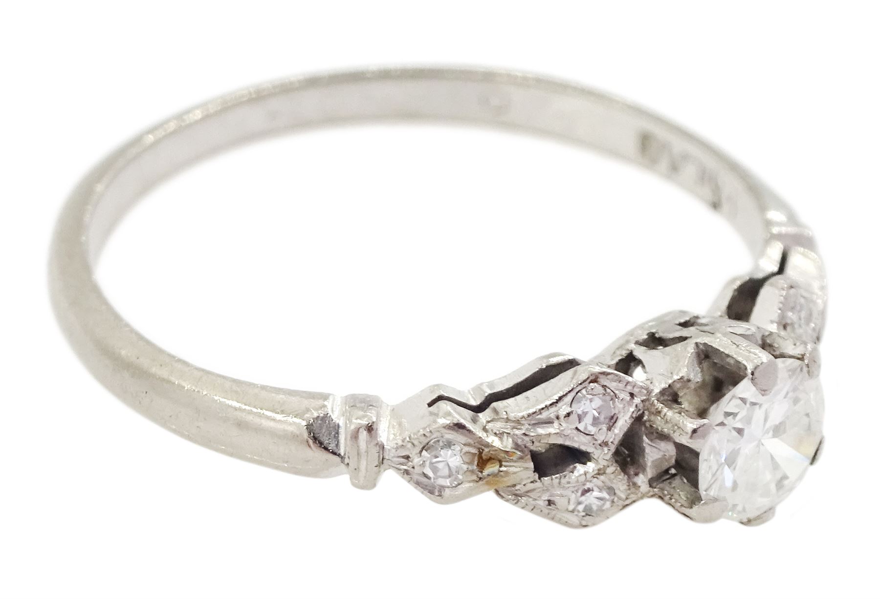 White gold single stone round brilliant cut diamond ring - Image 3 of 4