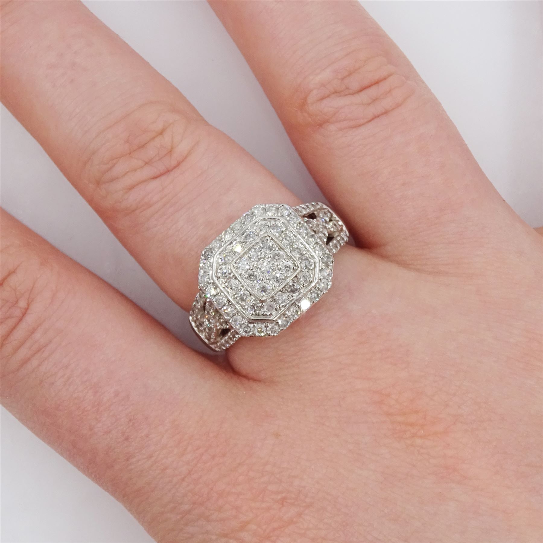 9ct white gold round brilliant cut diamond cluster ring - Image 2 of 4