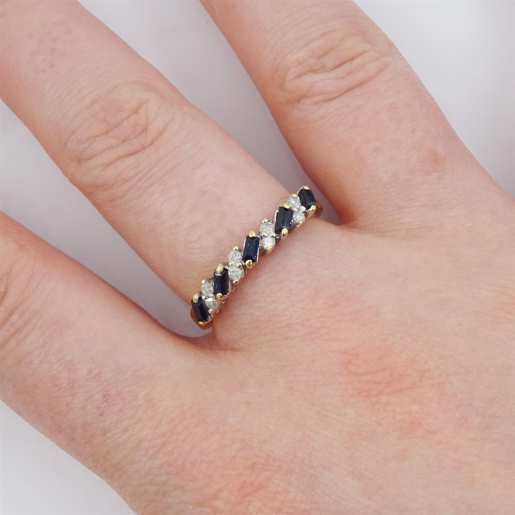 18ct gold baguette cut sapphire and round brilliant cut diamond ring - Image 2 of 4