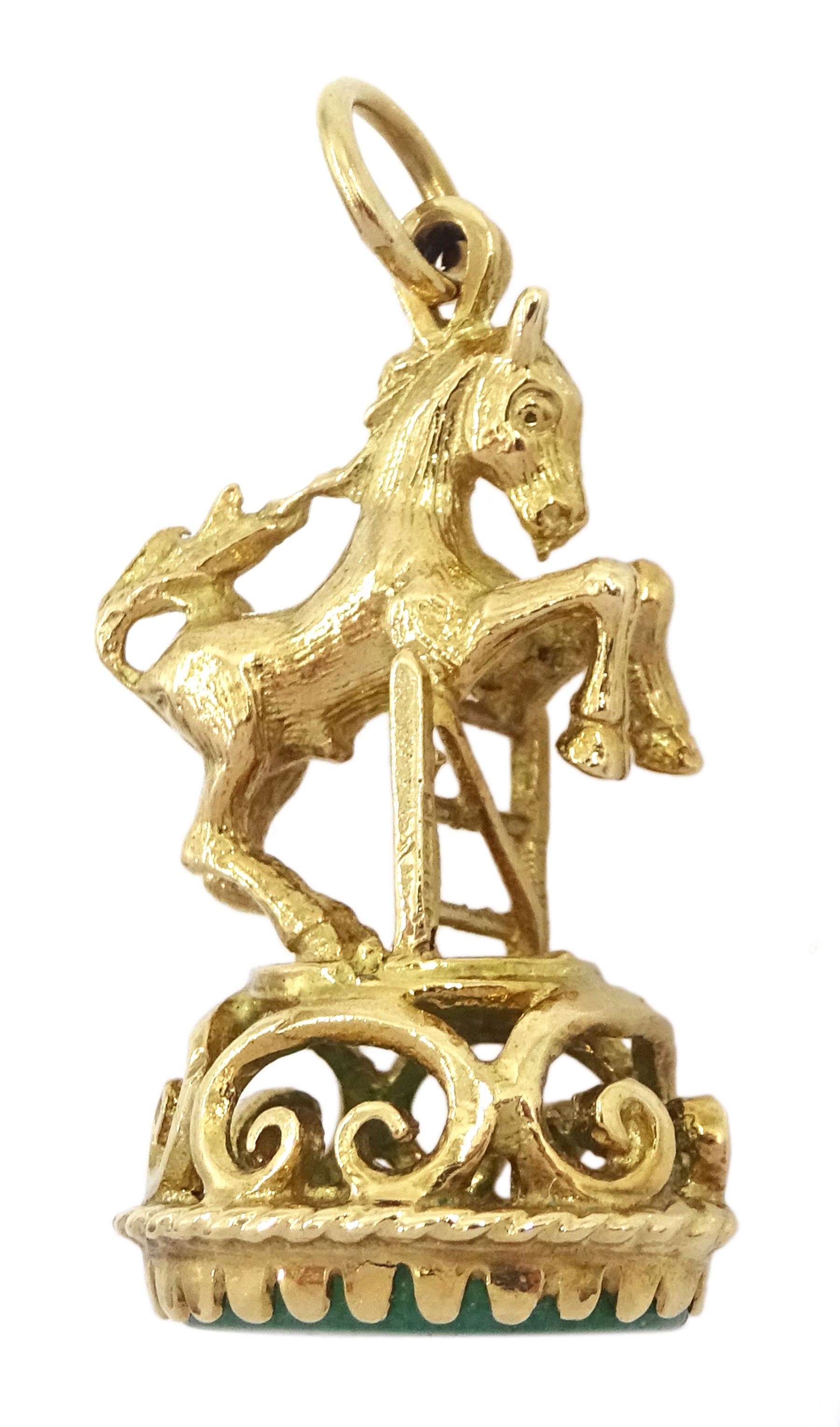 9ct gold aventurine jumping horse pendant fob - Image 2 of 3