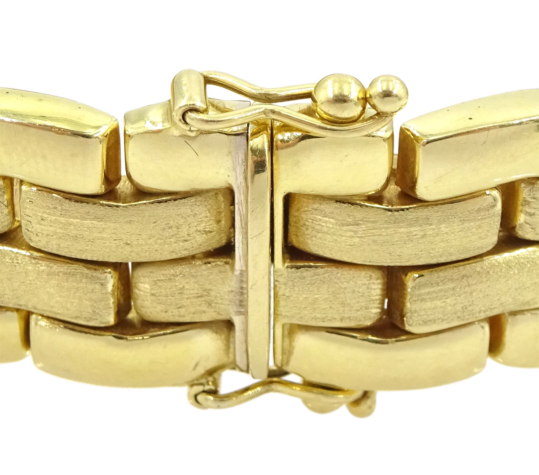 18ct gold brushed and bright polished curved brick link bracelet - Image 2 of 2