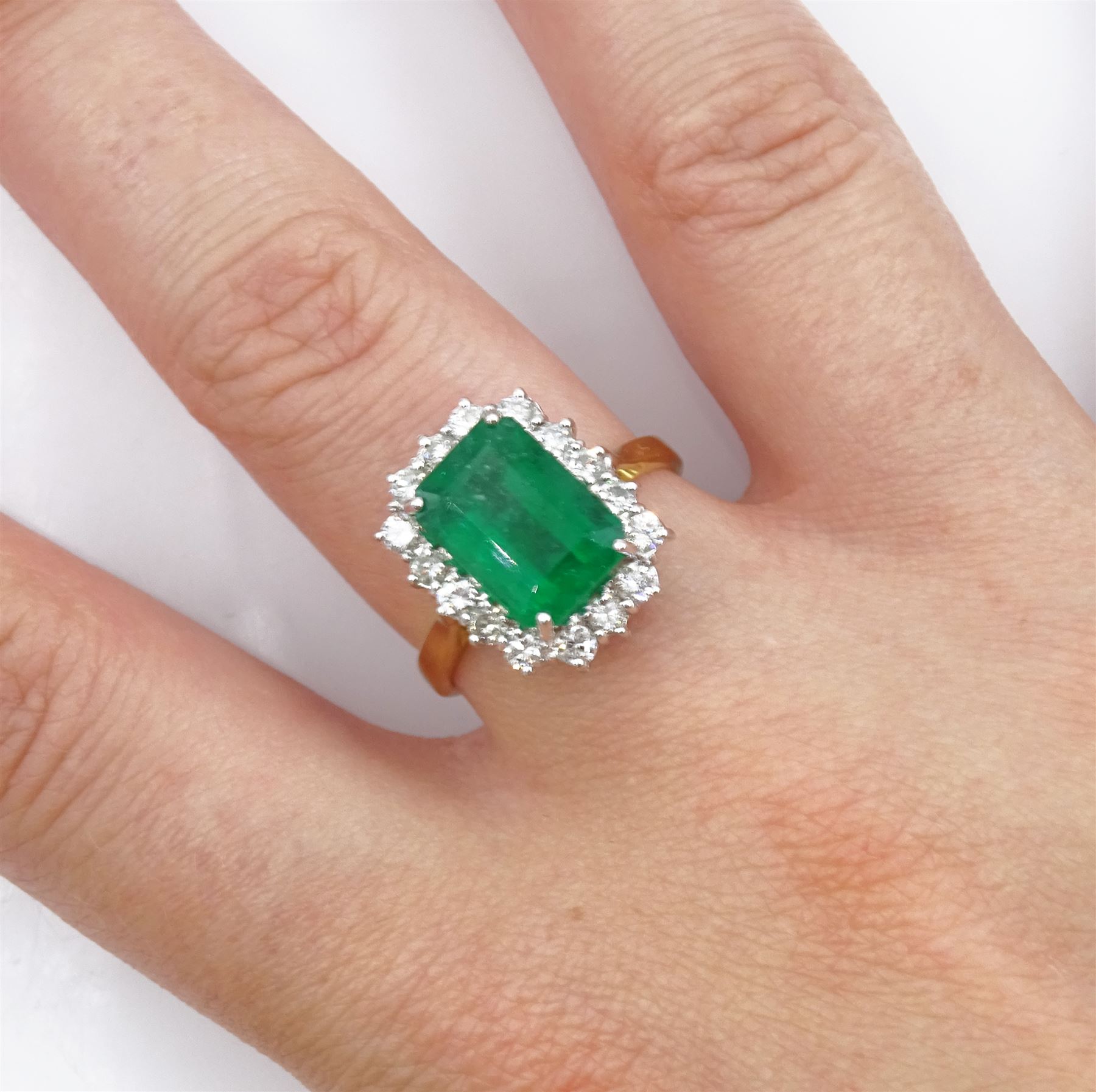 18ct gold emerald cut emerald and round brilliant cut diamond cluster ring - Image 2 of 4