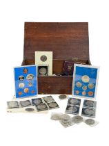 GB cupro-nickel crowns 1951 to 1981 (x75) plus 1972 proof and 1980 un-circulated year sets