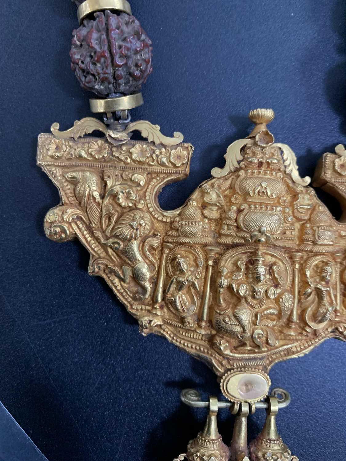 A Rudraksha gold necklace, (Gowrishankaram) Tamil Nadu, South India, 19th century. - Image 9 of 22