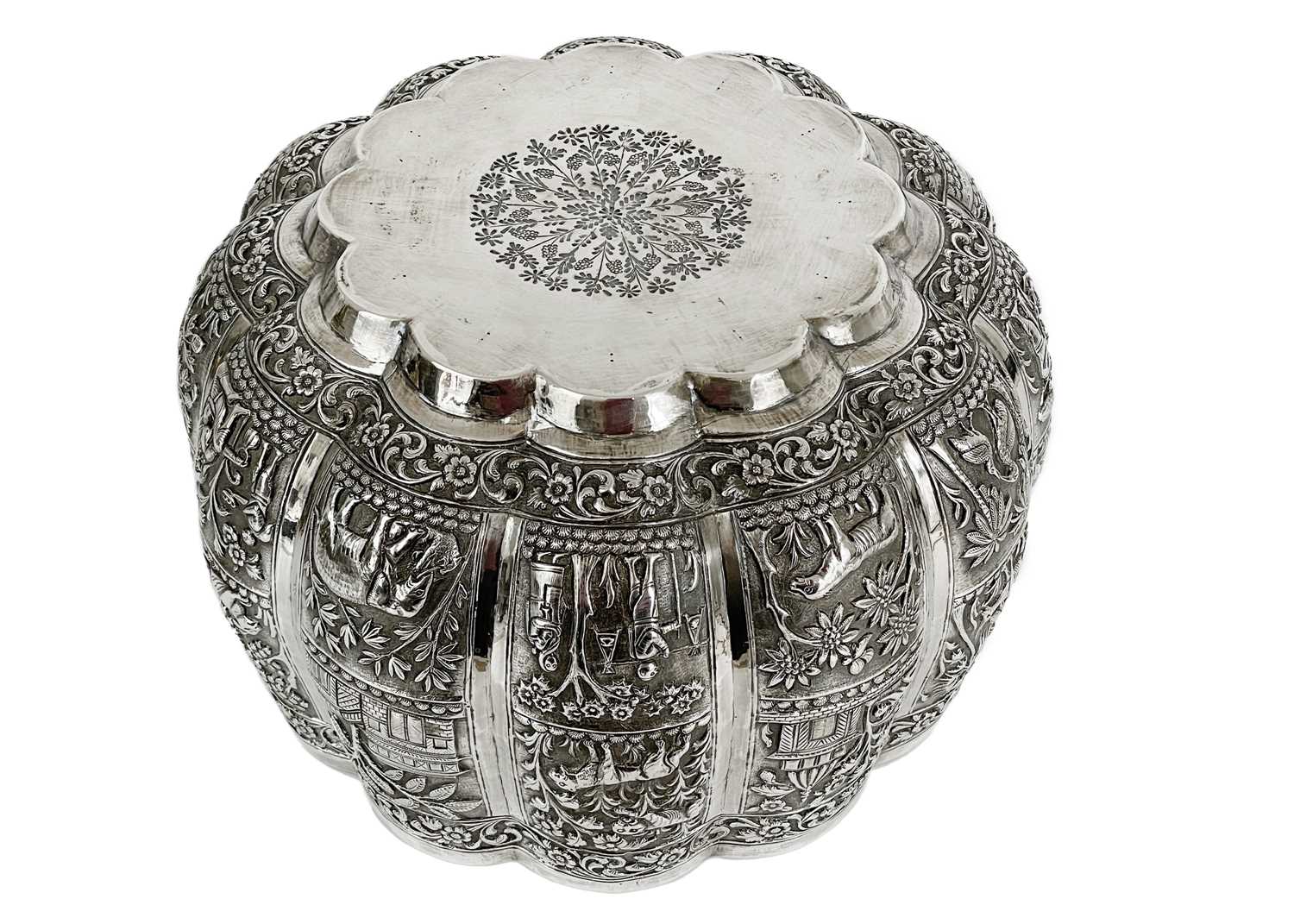 A Burmese silver thabeik lobed bowl, early 20th century. - Image 6 of 6