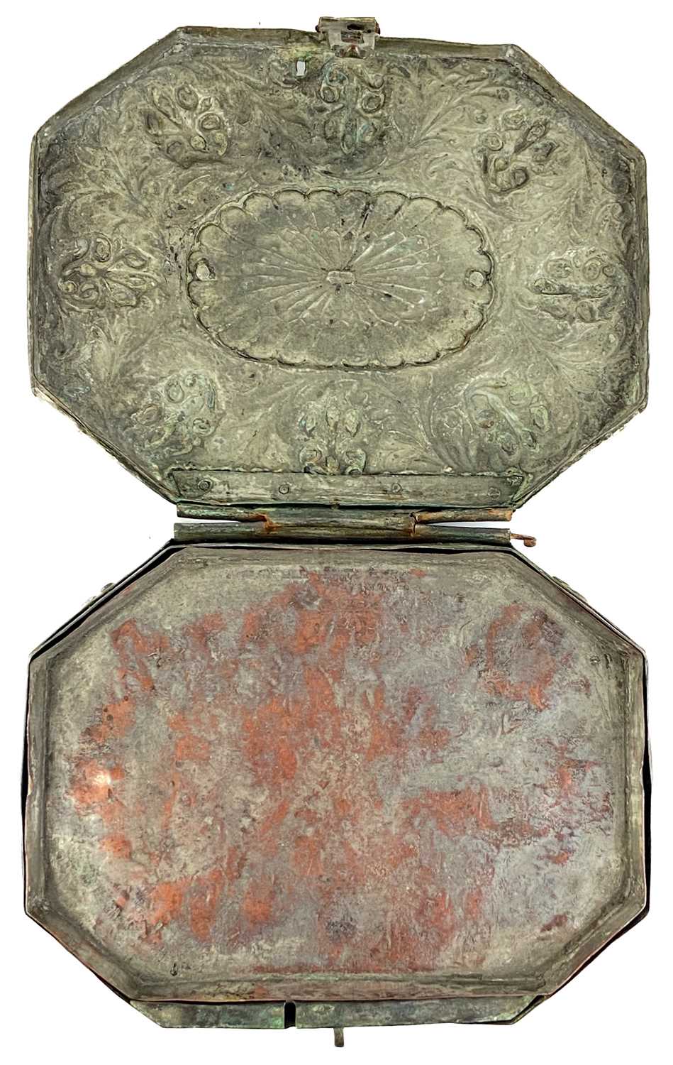 An Indian silvered copper pandam box, 19th century. - Image 6 of 8