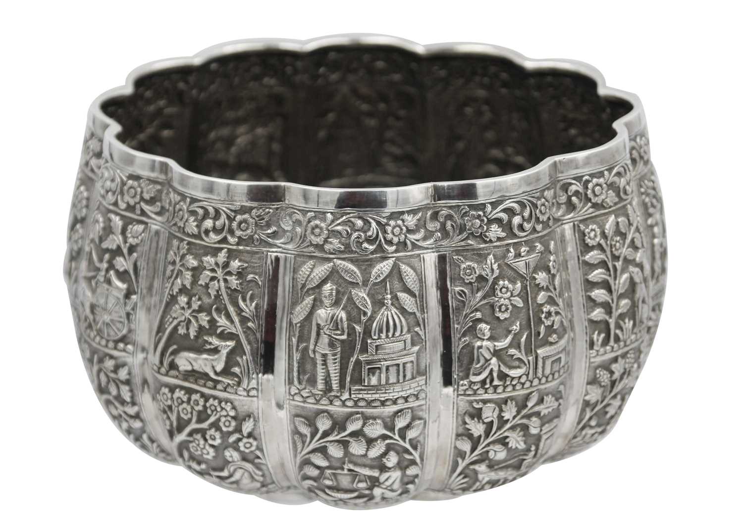 A Burmese silver thabeik lobed bowl, early 20th century. - Image 2 of 6