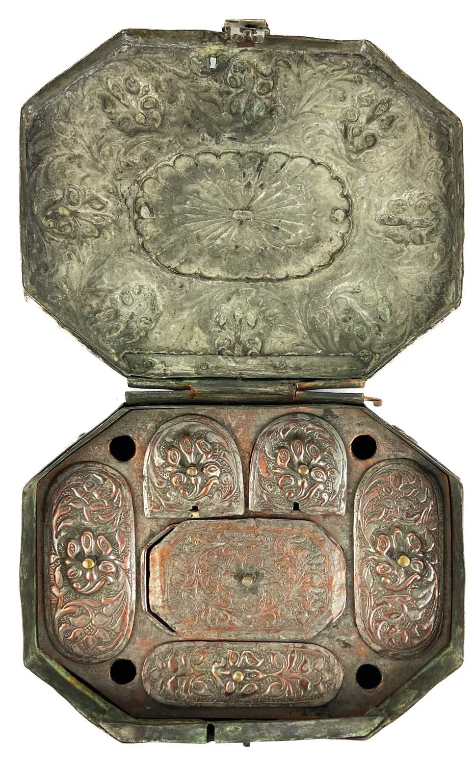 An Indian silvered copper pandam box, 19th century. - Image 7 of 8