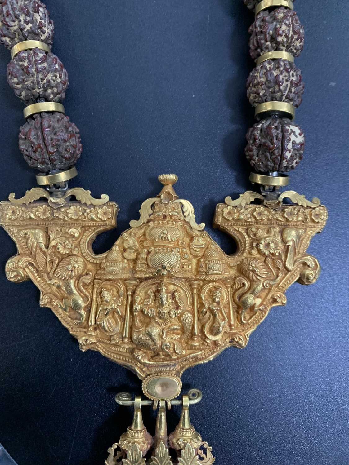 A Rudraksha gold necklace, (Gowrishankaram) Tamil Nadu, South India, 19th century. - Image 11 of 22