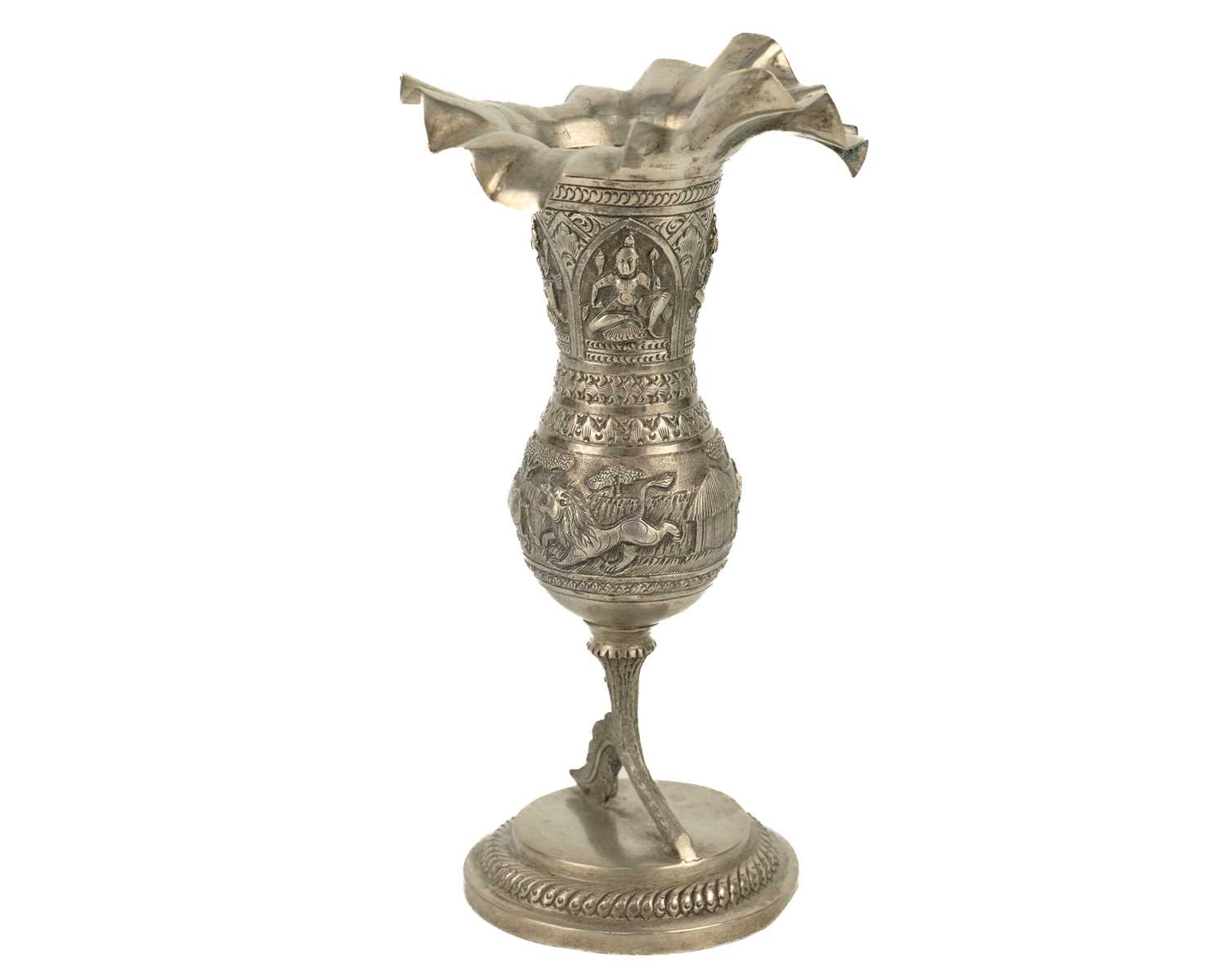 An Indian silver vase, circa 1900. - Image 2 of 4