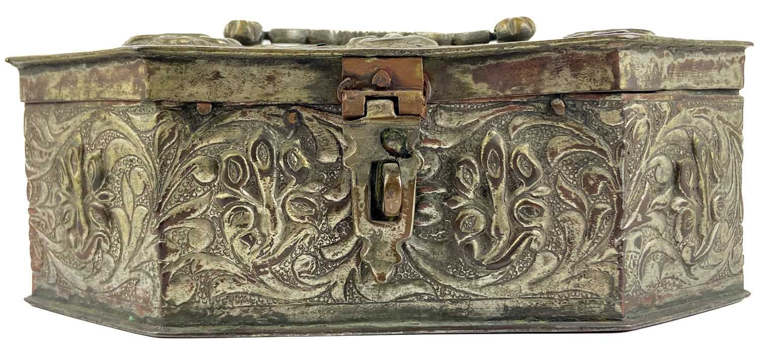 An Indian silvered copper pandam box, 19th century. - Image 8 of 8