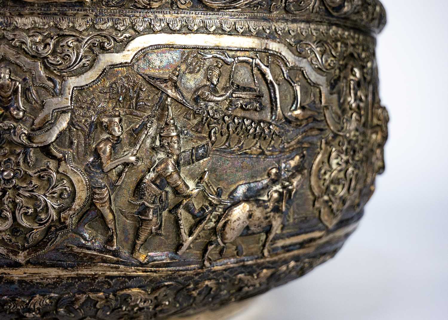 A large Indian silver bowl, circa 1900. - Image 3 of 14