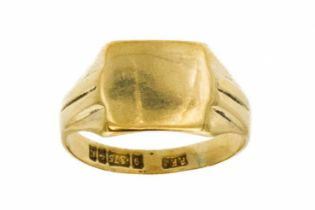 A 9ct hallmarked gents signet ring.