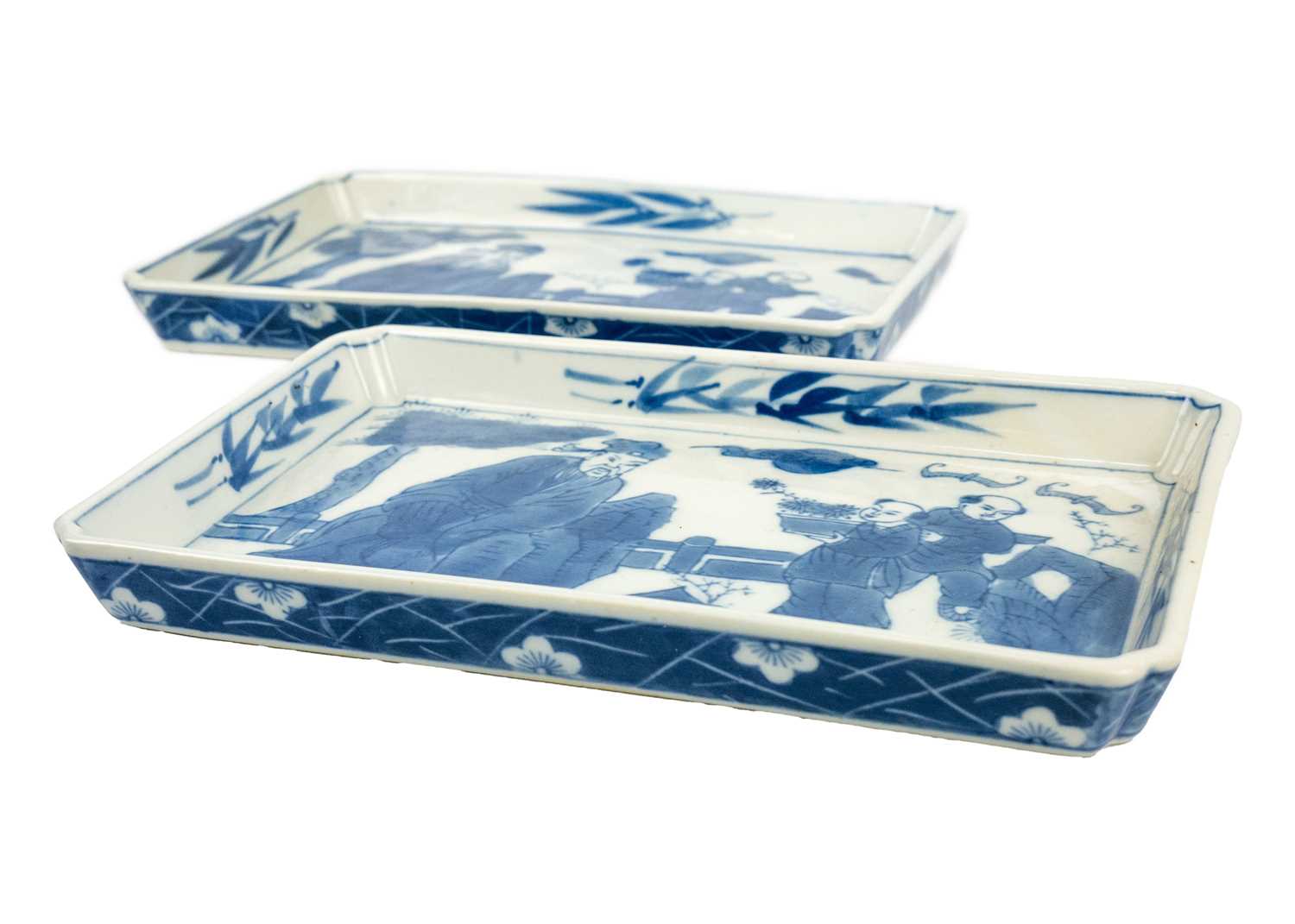 Two similar Chinese blue and white porcelain dishes, early 20th century. - Image 2 of 3