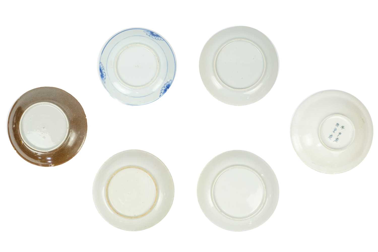 Six Chinese blue and white porcelain dishes, 18th/19th century. - Image 6 of 9