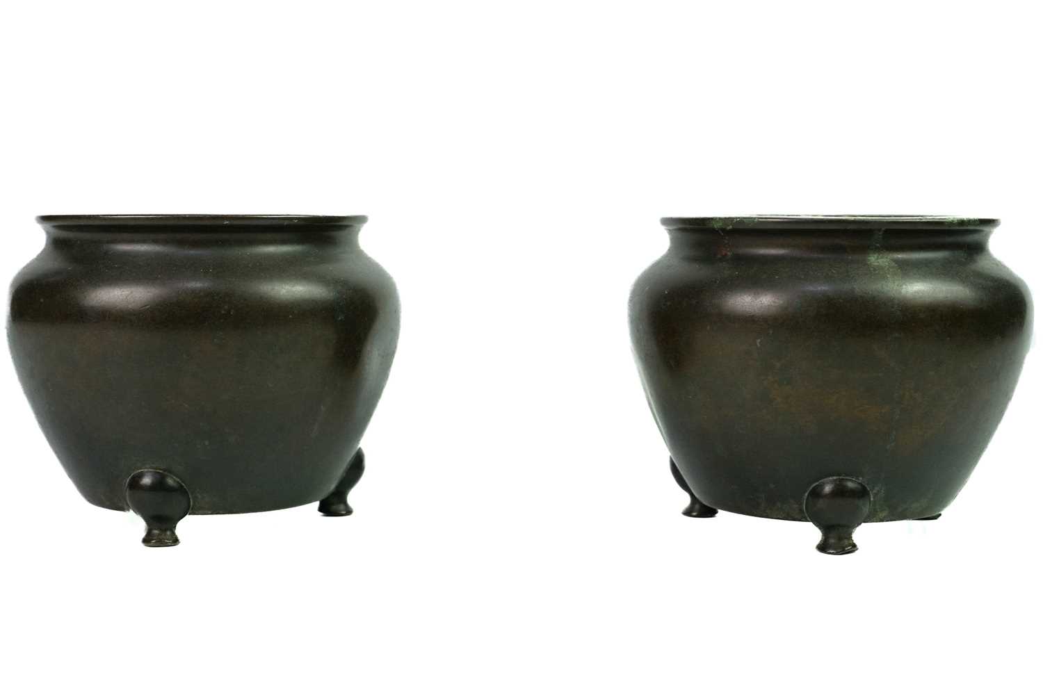 A pair of Chinese bronze censers, Qing Dynasty. - Image 2 of 31