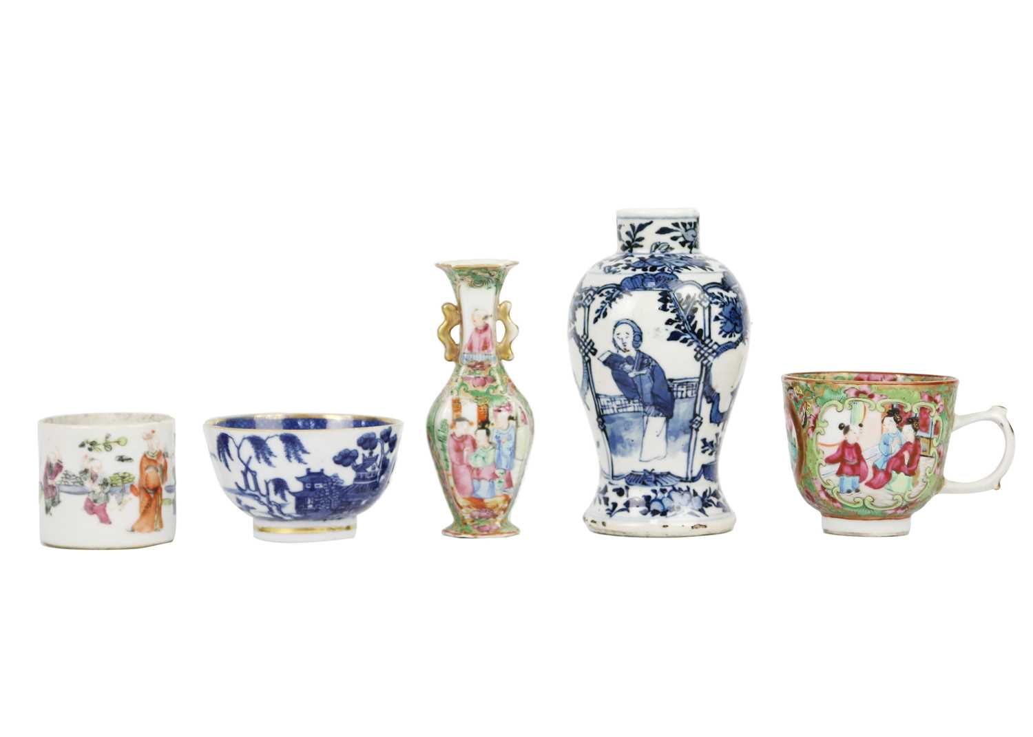 A quantity of Chinese Canton and other porcelain items, 19th century. - Image 5 of 6