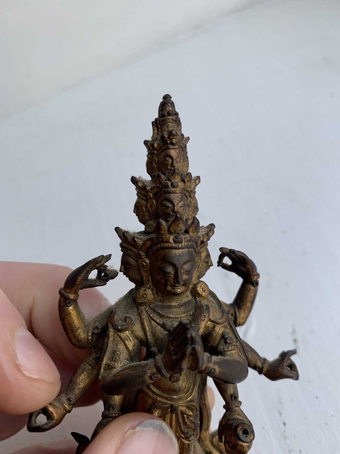 A Sino-Tibetan gilt bronze figure of Avalokitesvara, 18th/19th century. - Image 13 of 17