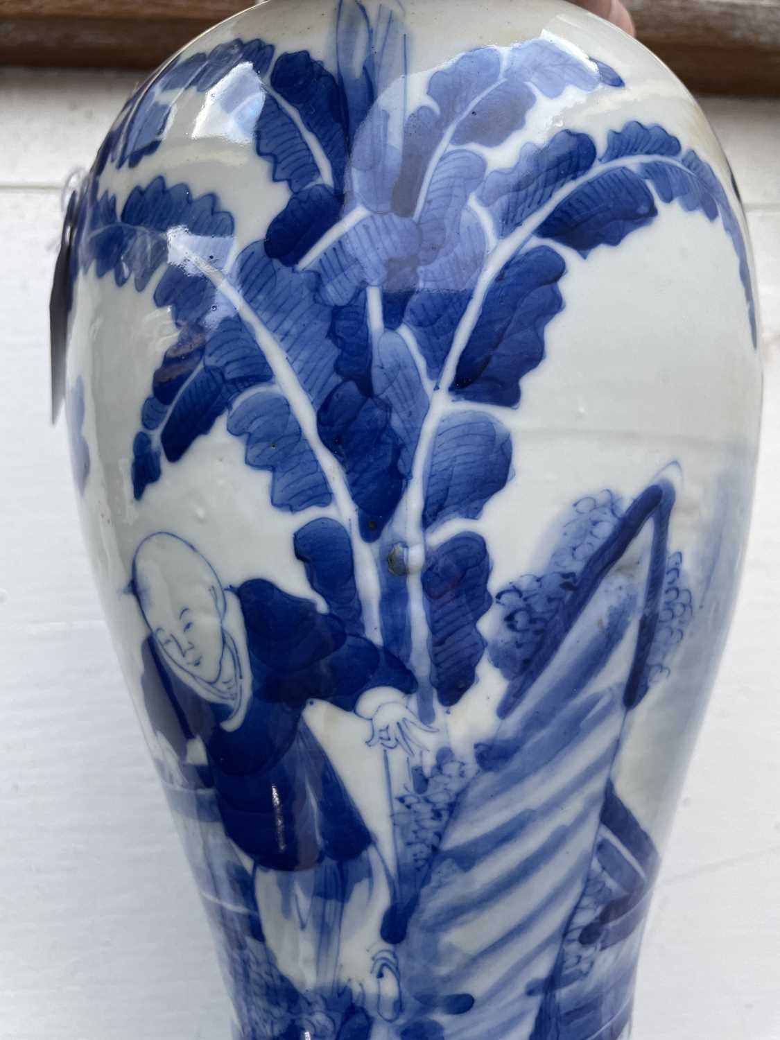 A Chinese blue and white porcelain vase and cover, Qing Dynasty, late 19th century. - Image 18 of 21