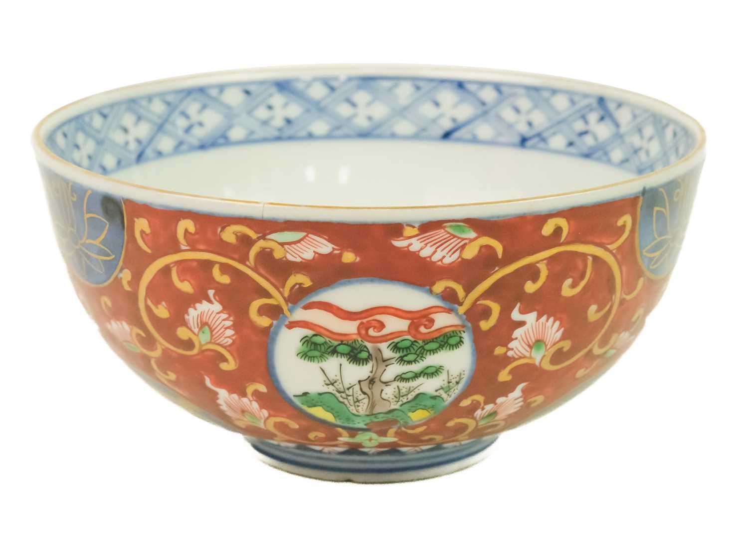 A Japanese porcelain bowl, late Meiji period.