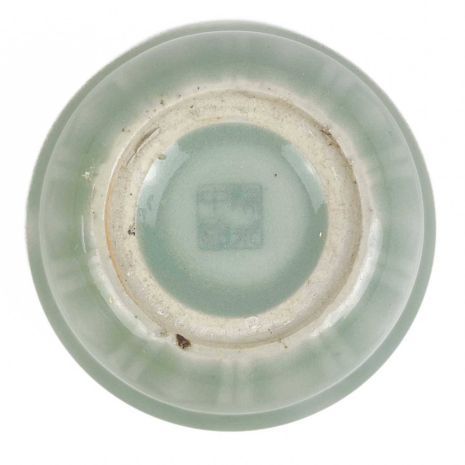 A Japanese Satsuma porcelain tea bowl, 19th century. - Image 13 of 13